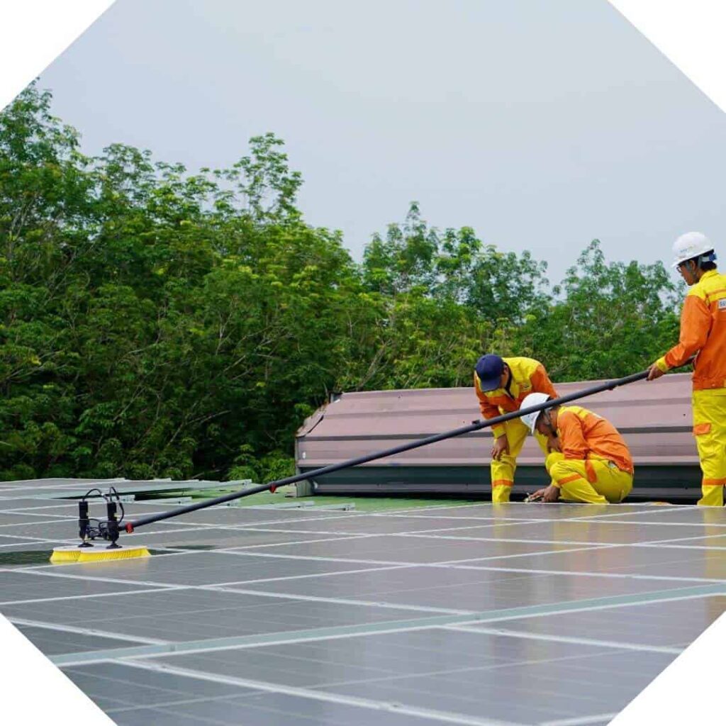 Limpeza de Paineis Solares realizada por profissionais qualificados para esta função