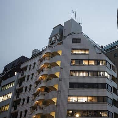 Edifício com iluminação interna