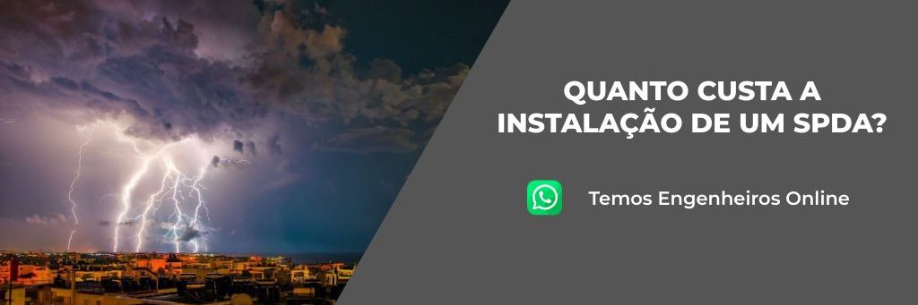 Descarga atmosférica em céu aberto sob uma cidade.