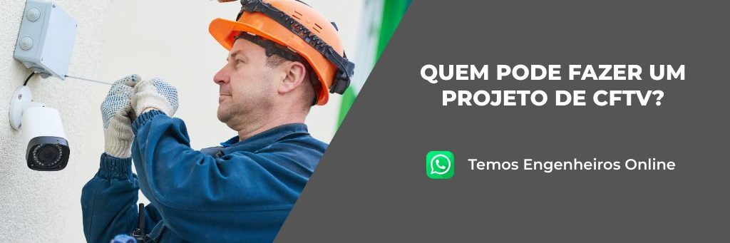 Eletricista instalando uma câmera CFTV na parede.